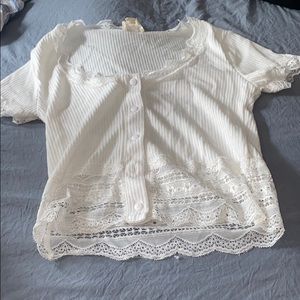 Cropped lace shirt